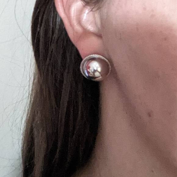 Silver stud earrings - Picture 4 of 4